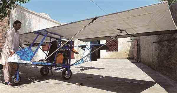 巴基斯坦爆米花小贩自制飞机